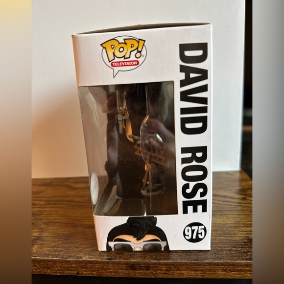 Funko Pop! Television David Rose Figure with Black Outfit (Chase Edition) - Picture 2 of 6